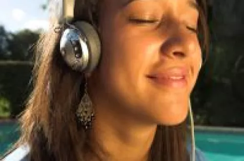 jak-ucza-sie-sluchowcy