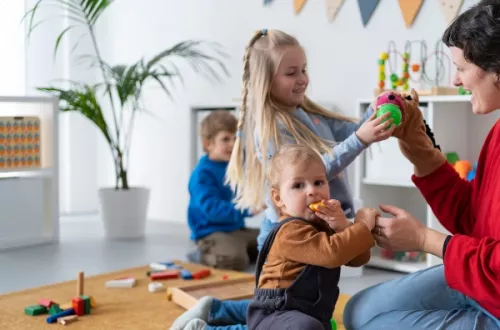 Zostań opiekunką w żłobku – teraz możesz zdobyć uprawnienia online!