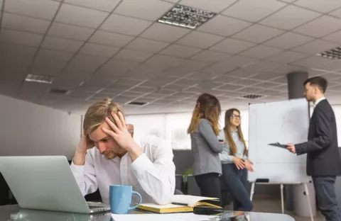 Dlaczego warto szkolić pracowników z zarządzania stresem?